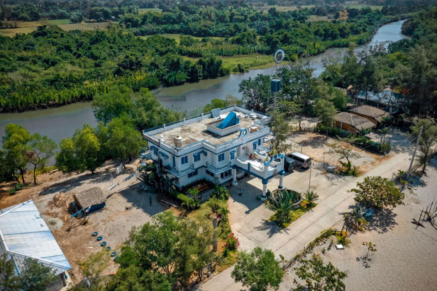 Club Monet Beachfront Resort By Cocotel Cabangan Exterior photo